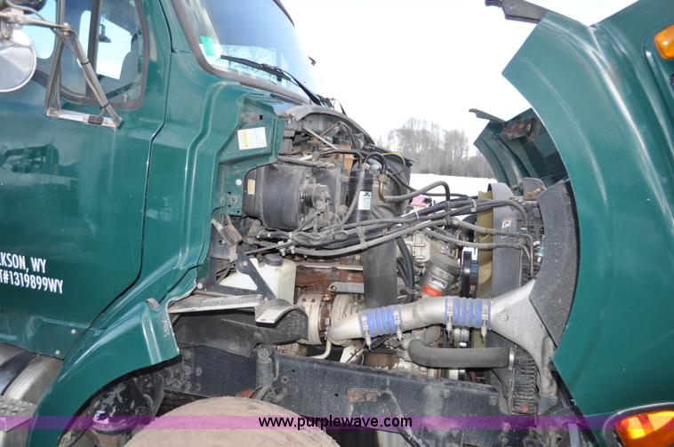 image for item G6440 2007 Sterling A9500 semi truck