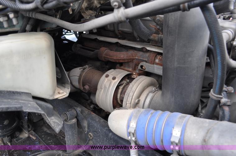 image for item G6440 2007 Sterling A9500 semi truck