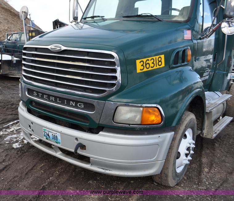 image for item G6440 2007 Sterling A9500 semi truck