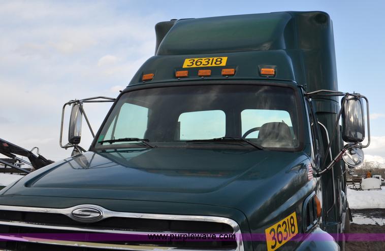 image for item G6440 2007 Sterling A9500 semi truck