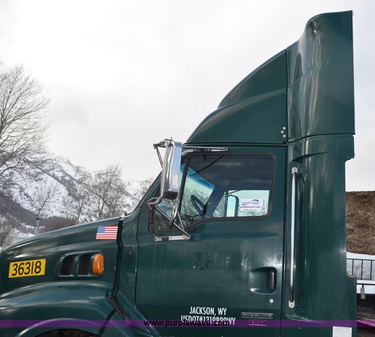 image for item G6440 2007 Sterling A9500 semi truck