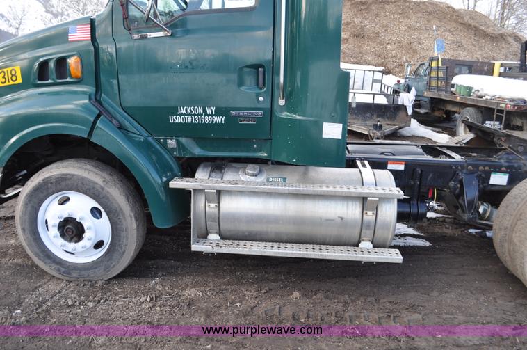 image for item G6440 2007 Sterling A9500 semi truck
