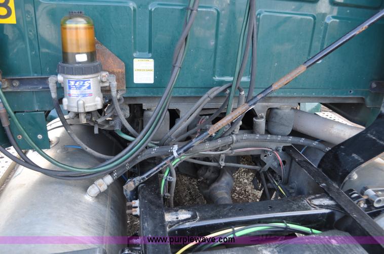 image for item G6440 2007 Sterling A9500 semi truck