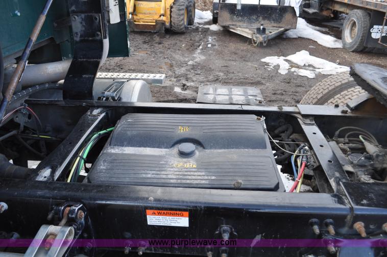 image for item G6440 2007 Sterling A9500 semi truck