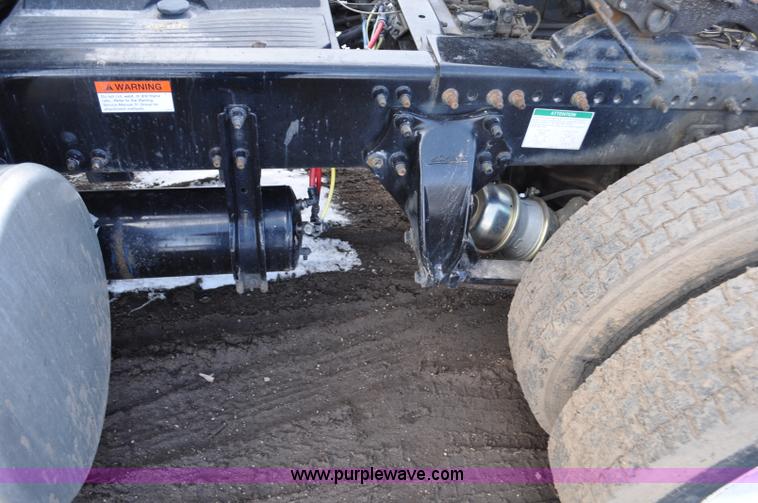 image for item G6440 2007 Sterling A9500 semi truck