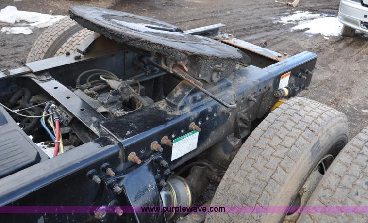 image for item G6440 2007 Sterling A9500 semi truck