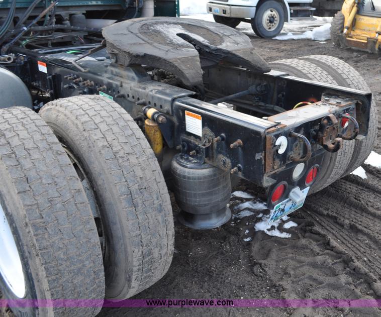 image for item G6440 2007 Sterling A9500 semi truck