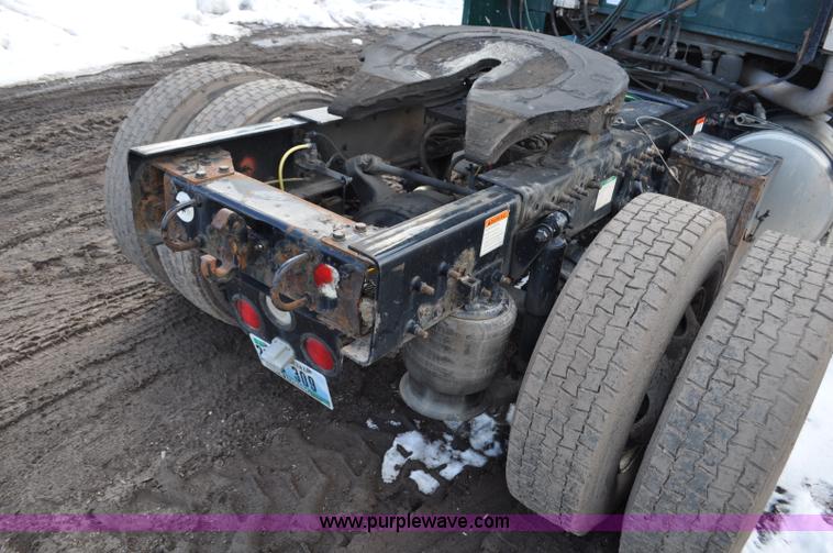 image for item G6440 2007 Sterling A9500 semi truck