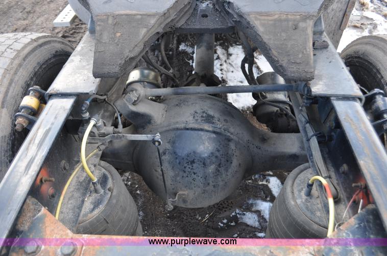 image for item G6440 2007 Sterling A9500 semi truck