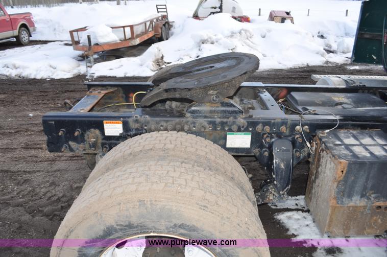 image for item G6440 2007 Sterling A9500 semi truck