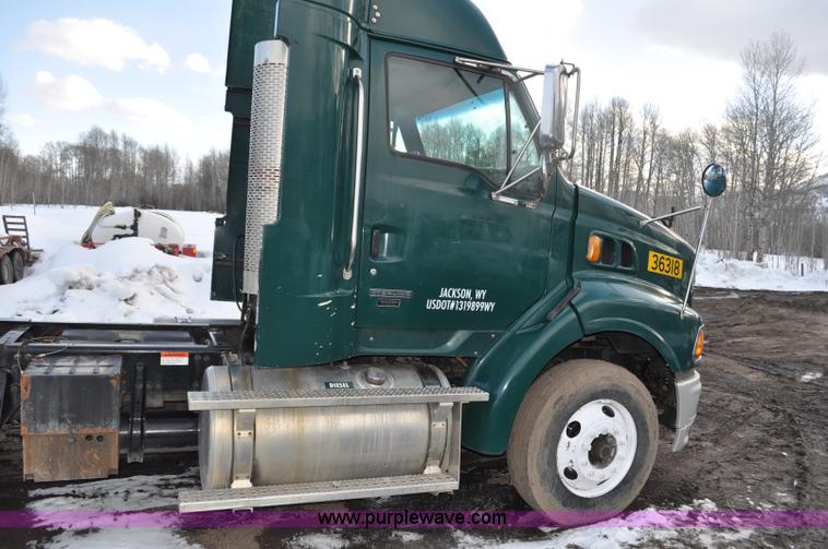 image for item G6440 2007 Sterling A9500 semi truck