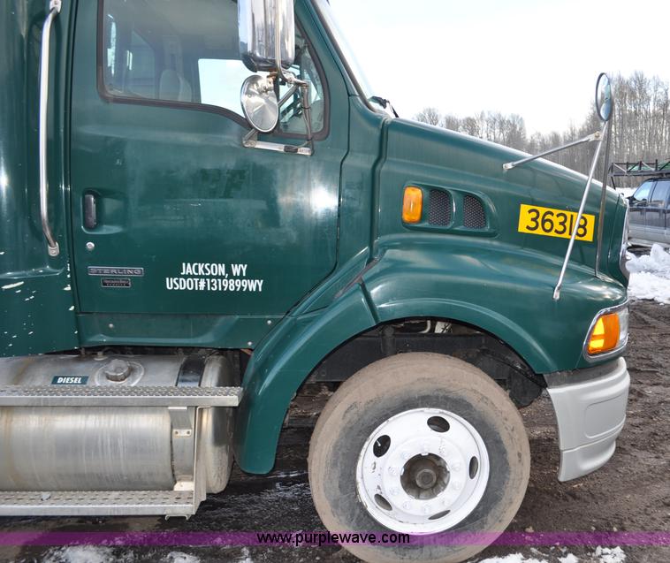 image for item G6440 2007 Sterling A9500 semi truck