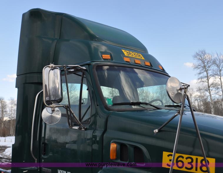 image for item G6440 2007 Sterling A9500 semi truck