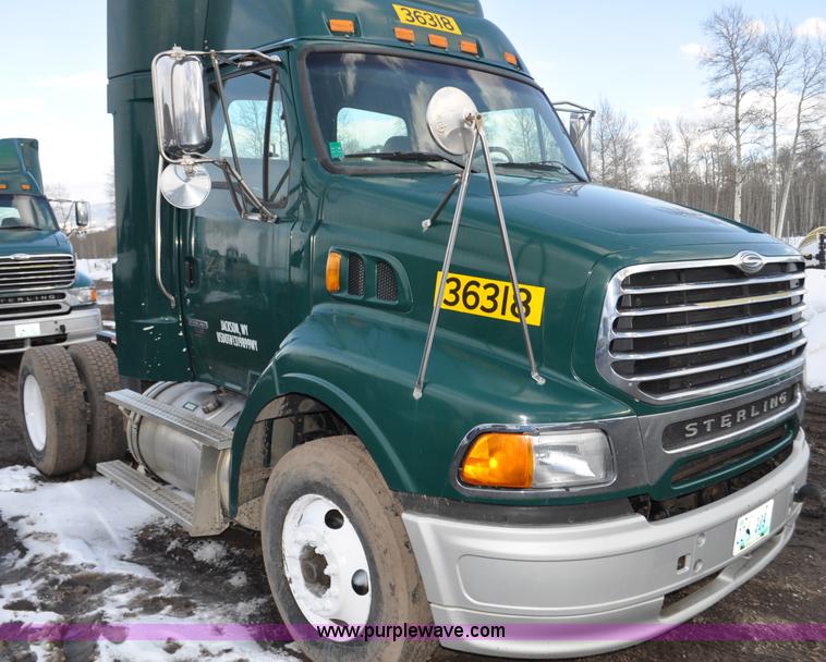 image for item G6440 2007 Sterling A9500 semi truck