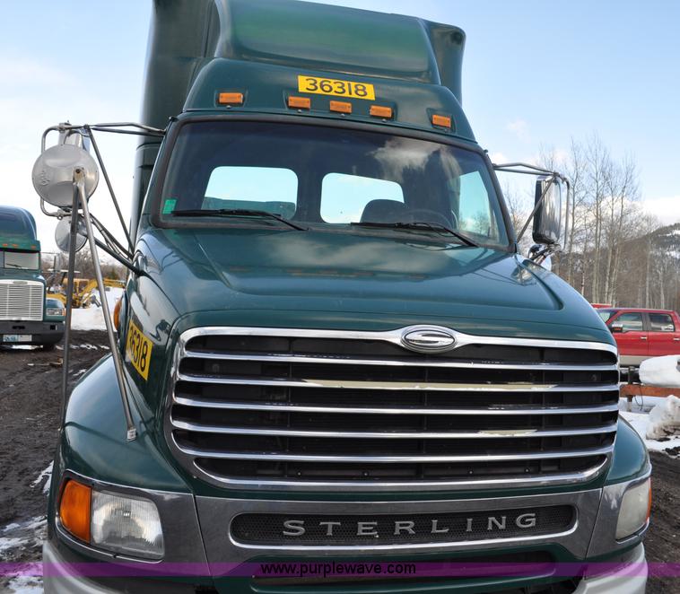 image for item G6440 2007 Sterling A9500 semi truck