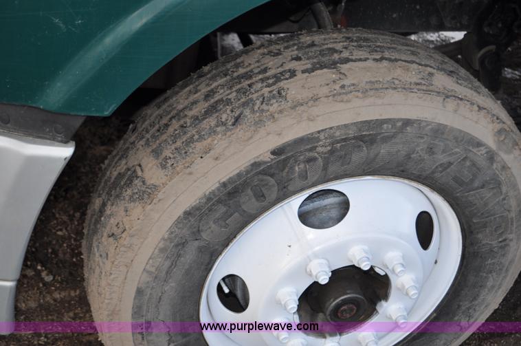 image for item G6440 2007 Sterling A9500 semi truck