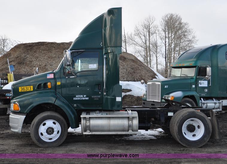image for item G6441 2007 Sterling A9500 semi truck