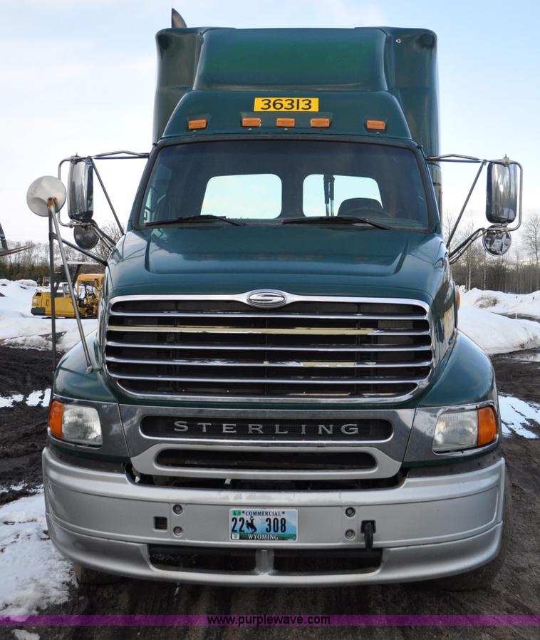 image for item G6441 2007 Sterling A9500 semi truck