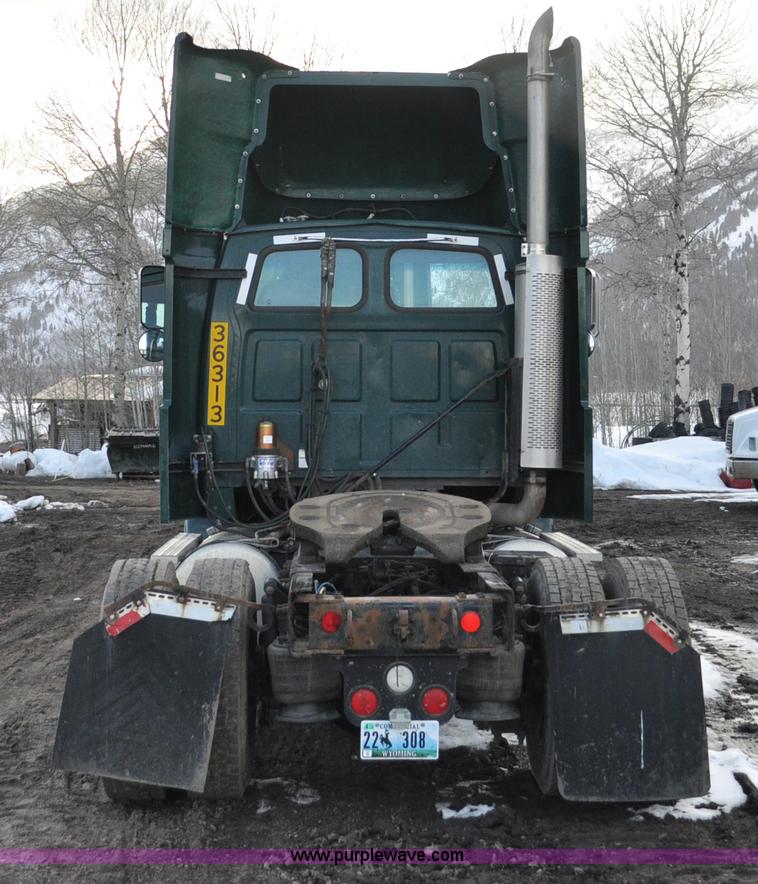 image for item G6441 2007 Sterling A9500 semi truck