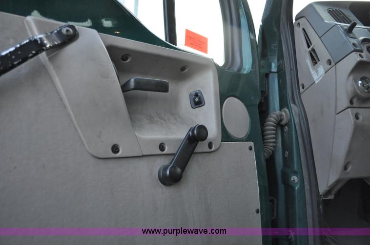 image for item G6441 2007 Sterling A9500 semi truck