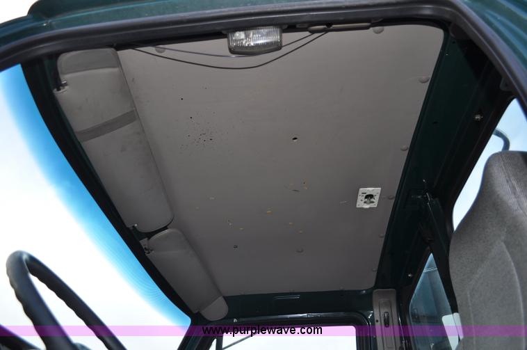 image for item G6441 2007 Sterling A9500 semi truck