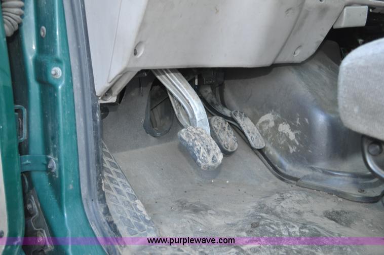 image for item G6441 2007 Sterling A9500 semi truck