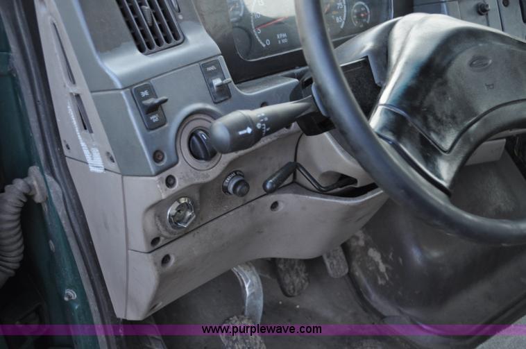 image for item G6441 2007 Sterling A9500 semi truck