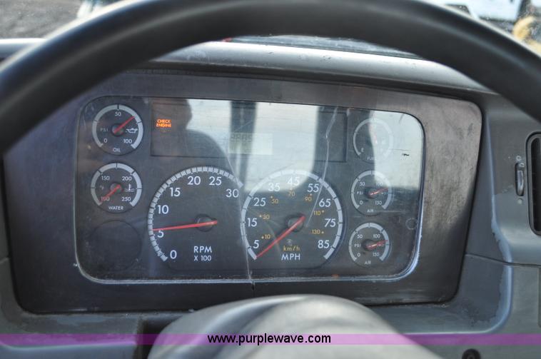 image for item G6441 2007 Sterling A9500 semi truck