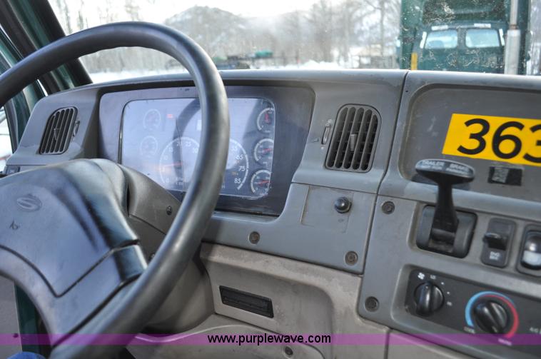 image for item G6441 2007 Sterling A9500 semi truck