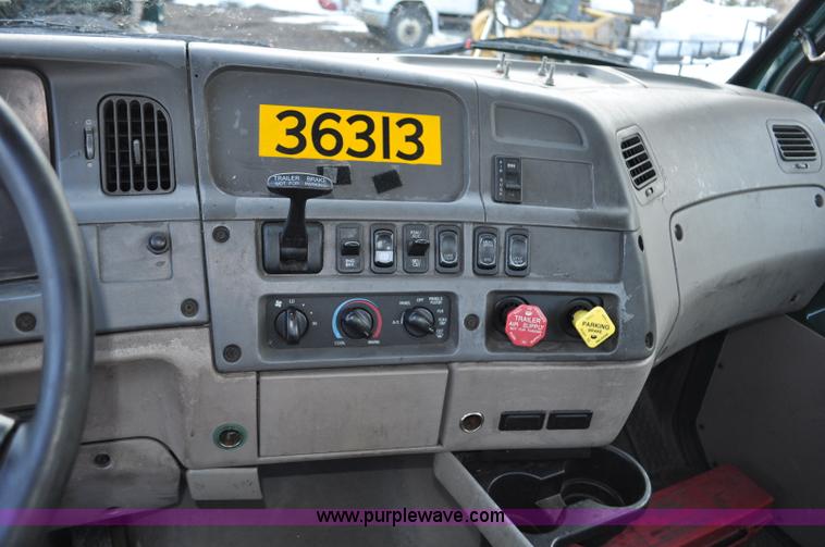 image for item G6441 2007 Sterling A9500 semi truck