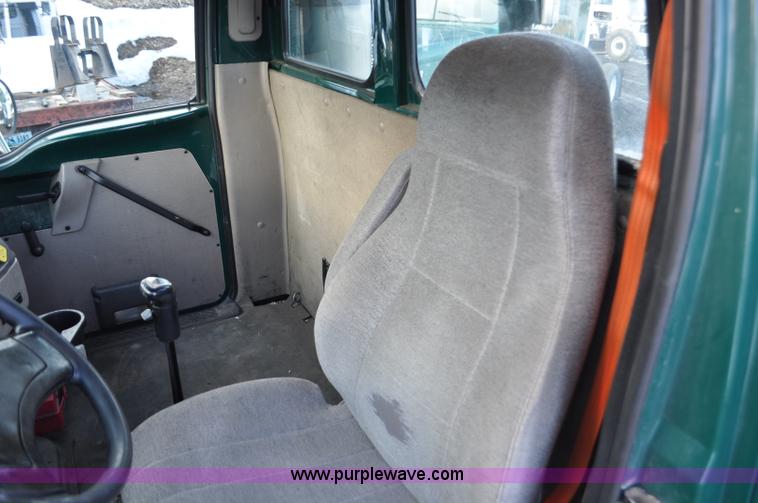 image for item G6441 2007 Sterling A9500 semi truck