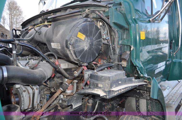 image for item G6441 2007 Sterling A9500 semi truck