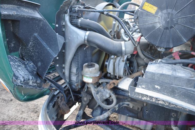 image for item G6441 2007 Sterling A9500 semi truck