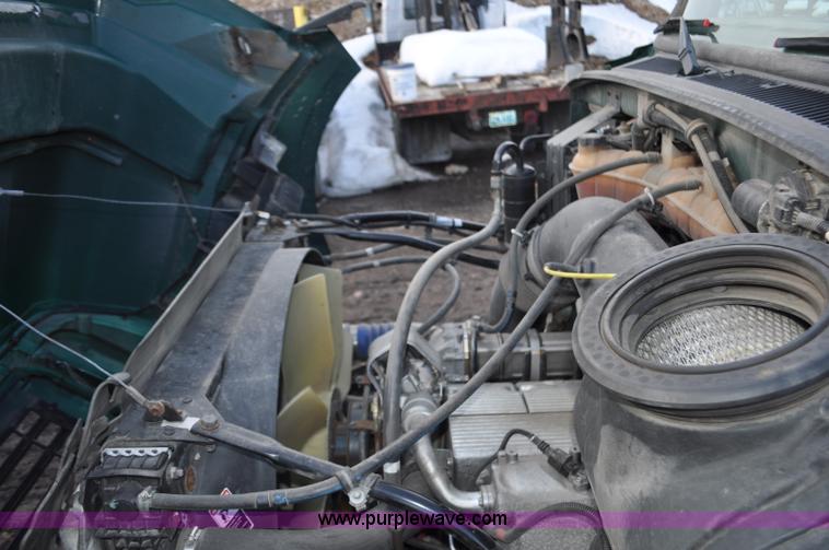 image for item G6441 2007 Sterling A9500 semi truck