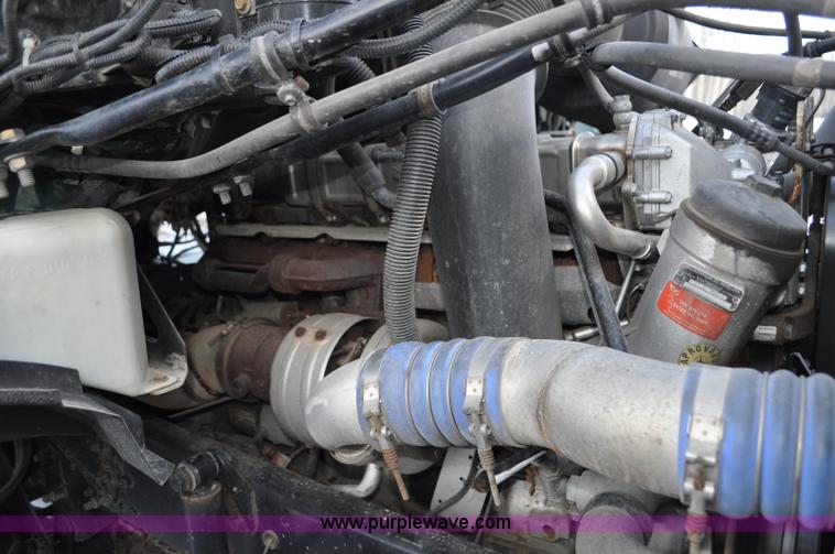 image for item G6441 2007 Sterling A9500 semi truck