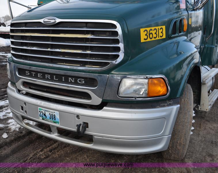 image for item G6441 2007 Sterling A9500 semi truck