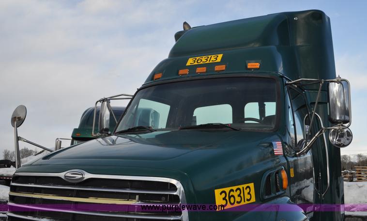 image for item G6441 2007 Sterling A9500 semi truck