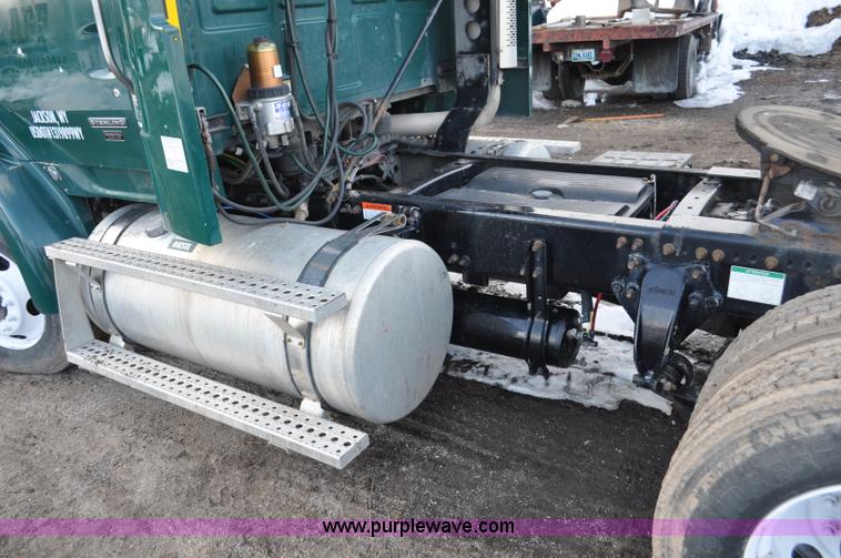 image for item G6441 2007 Sterling A9500 semi truck