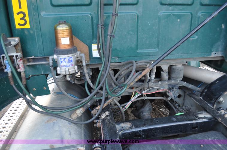 image for item G6441 2007 Sterling A9500 semi truck