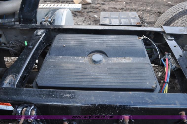 image for item G6441 2007 Sterling A9500 semi truck