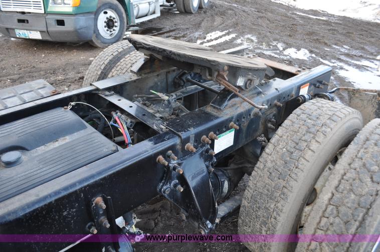 image for item G6441 2007 Sterling A9500 semi truck