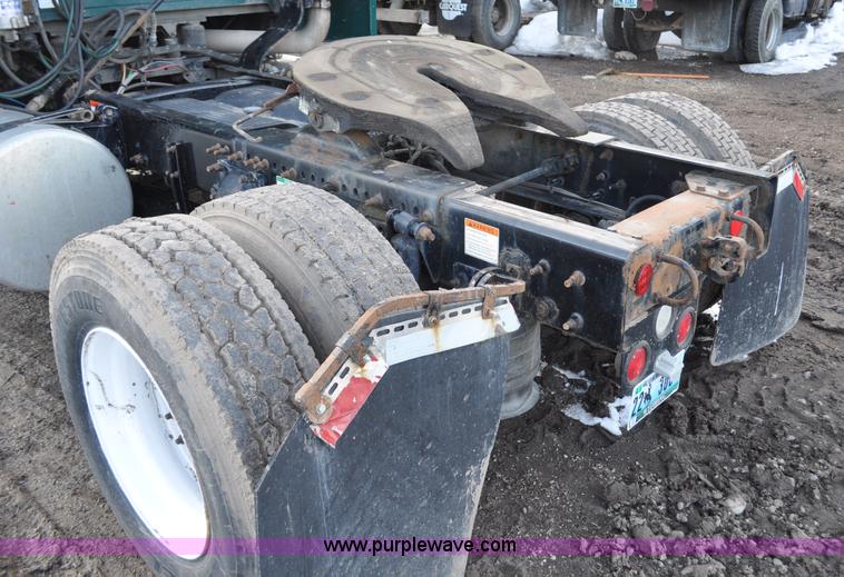 image for item G6441 2007 Sterling A9500 semi truck