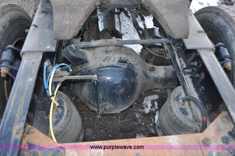 image for item G6441 2007 Sterling A9500 semi truck