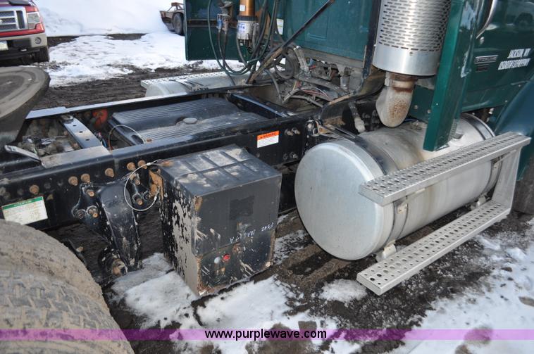 image for item G6441 2007 Sterling A9500 semi truck