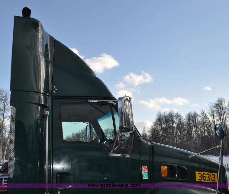 image for item G6441 2007 Sterling A9500 semi truck