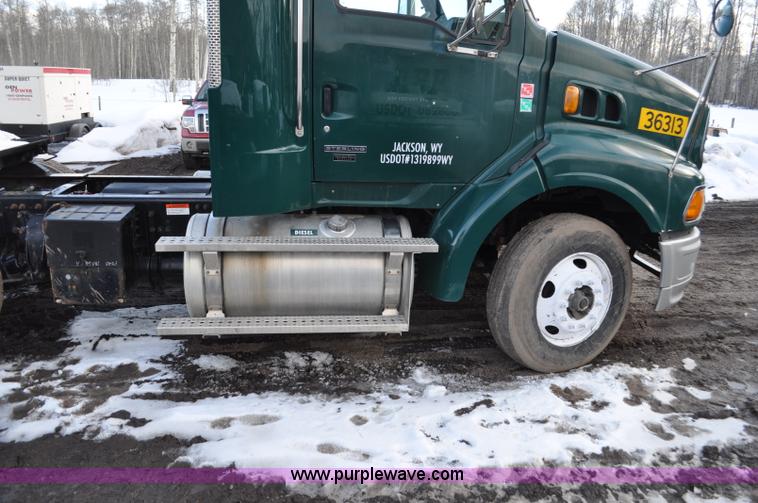 image for item G6441 2007 Sterling A9500 semi truck