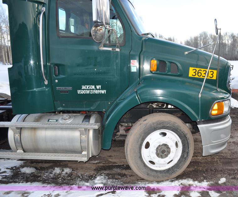 image for item G6441 2007 Sterling A9500 semi truck