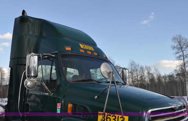 image for item G6441 2007 Sterling A9500 semi truck
