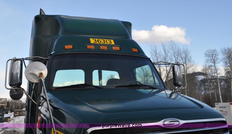 image for item G6441 2007 Sterling A9500 semi truck