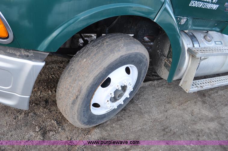 image for item G6441 2007 Sterling A9500 semi truck